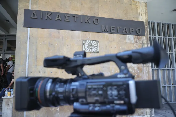 Εμπρηστική επίθεση στο σπίτι της Α. Νέστορα: Ενώπιον της ανακρίτριας ο 24χρονος - Τι ισχυρίστηκε