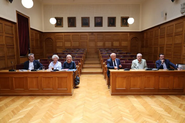 ΣΥΡΙΖΑ: Με μόνο 7 παρόντες συνεδριάζει η ΚΟ - Απών ο Φάμελλος με αιχμές κατά Πολάκη