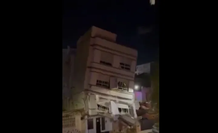 Βαλένθια: Κατέρρευσε τριώροφη πολυκατοικία - Οι κάτοικοι πρόλαβαν να την εγκαταλείψουν λίγα λεπτά νωρίτερα (vid)