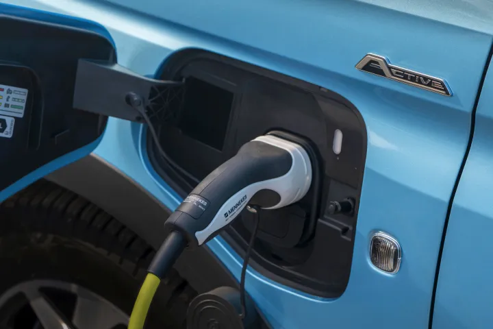 «Ζωντανά» μένουν τα plug-in hybrid