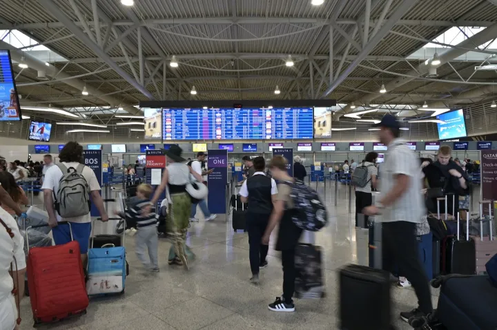 ΥΠΑ: Αυξήθηκε κατά 5% η επιβατική κίνηση στα αεροδρόμια το α εξάμηνο - Διακινήθηκαν 33.964.132 επιβάτες