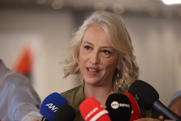Η Δούρου εκλέγεται αύριο επικεφαλής του ΣΥΡΙΖΑ: Η απόσυρση Πολάκη και το μοντέλο συλλογικής ηγεσίας, ποιος ο ρόλος του Παππά