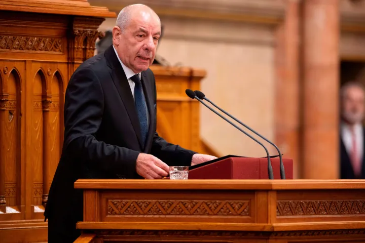 Ουγγαρία: Ο πρόεδρος Σούλιοκ υπέγραψε τη συνταγματική μεταρρύθμιση που τερματίζει τη θητεία του