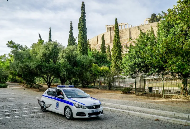 Ακρόπολη: Άνδρας με μαχαίρι τραυμάτισε δύο Αμερικανούς τουρίστες – Συνελήφθη από την ΕΛ.ΑΣ.