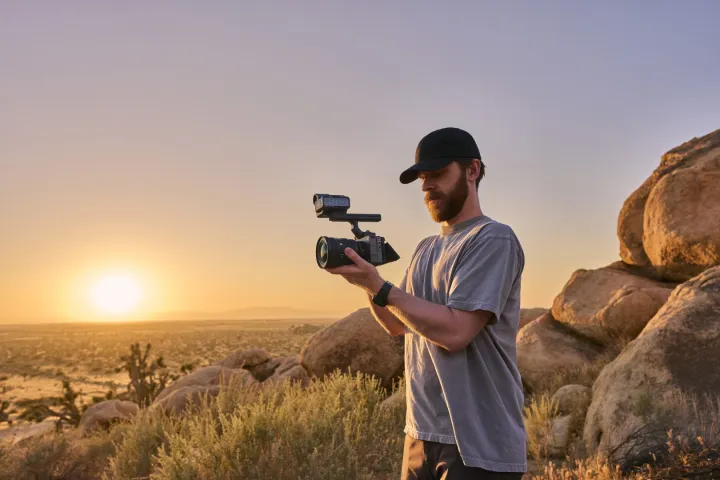 Η Sony παρουσιάζει την FX5, μια μηχανή της σειράς Cinema Line με νέο αισθητήρα εικόνας, μορφές εγγραφής Open Gate, εσωτερική εγγραφή RAW και βελτιωμένη λειτουργικότητα