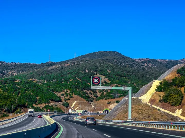 Παραδίδεται ο Ε65 - Αλλάζει ο οδικός χάρτης της χώρας