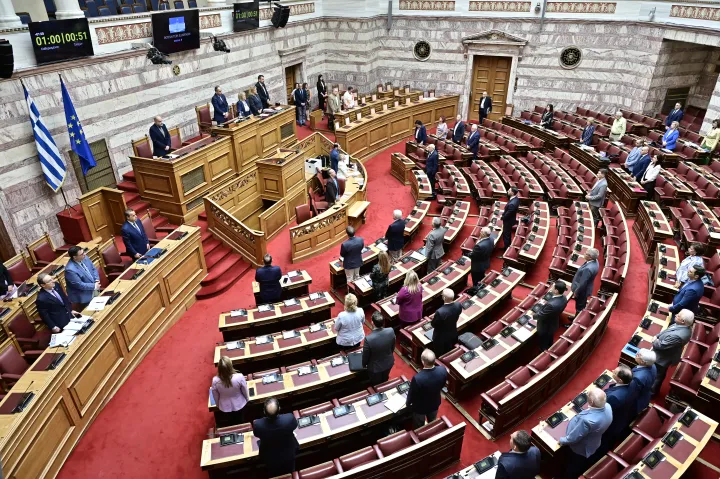 Βουλή: Ενός λεπτού σιγή στη μνήμη των θυμάτων της φονικής πυρκαγιάς στο Μάτι