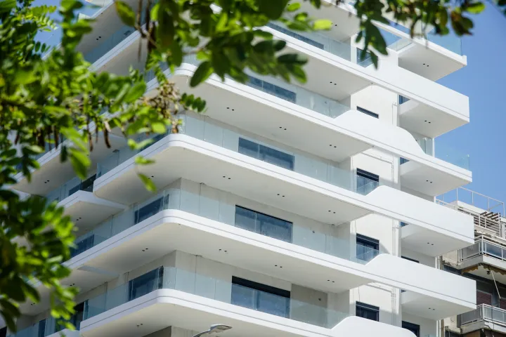 Εθνική στρατηγική για προσιτή στέγη: Προχωρούν άμεσα προς κατασκευή ή ανακαίνιση 19.750 κατοικίες και πάνω από 8.500 φοιτητικές εστίες