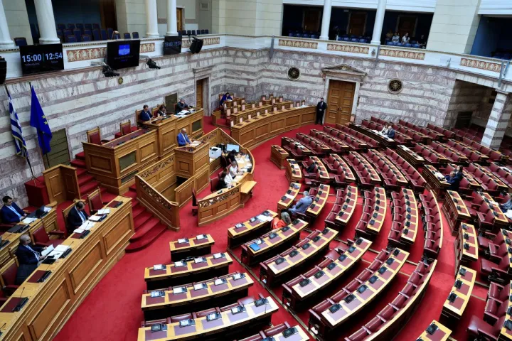 Βουλή: Ορκίστηκαν η Θ.Ακριώτου και Ι.Καριπίδης στη θέση των παραιτηθέντων βουλευτών Σ.Κεδίκογλου και Β. Κόκκαλη