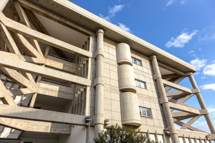 Κύπρος: Ποινική δίωξη σε Μακάριο Δρουσιώτη και «Σάντη» – 101 κατηγορίες για ψευδείς ειδήσεις, πλαστά έγγραφα και παρενόχληση