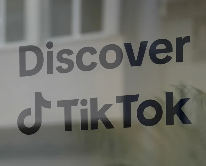 ΕΕ: Κατηγορεί το TikTok ότι δεν προστατεύει επαρκώς τους ανήλικους χρήστες