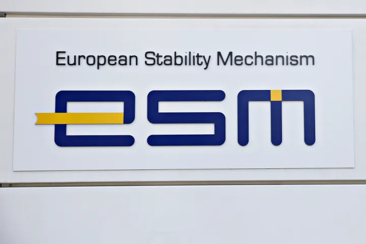 ESM: Η Ελλάδα πέρασε το «stress test» για το χρέος - Προβλέπεται περαιτέρω μείωση την επόμενη 10ετία