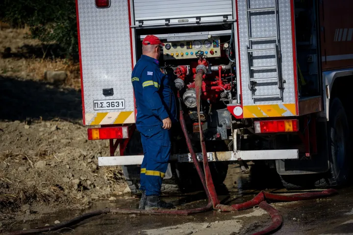 Κοζάνη: Οριοθετήθηκε η φωτιά στην Τραπεζίτσα – Στο νοσοκομείο κτηνοτρόφος με εγκαύματα