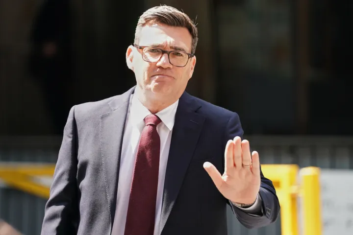 Μπέρναμ: Προωθεί σαρωτική μεταρρύθμιση στην κοινωνική πρόνοια και αυστηρότερους όρους για τα επιδόματα