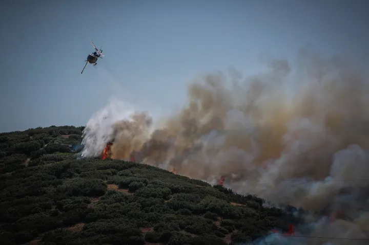 Φωτιά στην Αληθινή Ηρακλείου – Μήνυμα 112 για ετοιμότητα στην περιοχή, επιχειρούν δύο ελικόπτερα