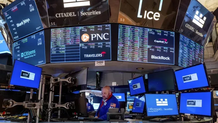 Wall Street: Μεικτά πρόσημα και πιέσεις στις Big Tech
