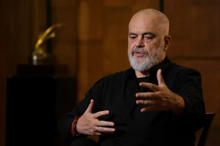 Αλβανία: Το κοινοβούλιο ενέκρινε δάνειο ύψους 302 εκατ. δολαρίων από τις ΗΠΑ για τον εκσυγχρονισμό του στρατού