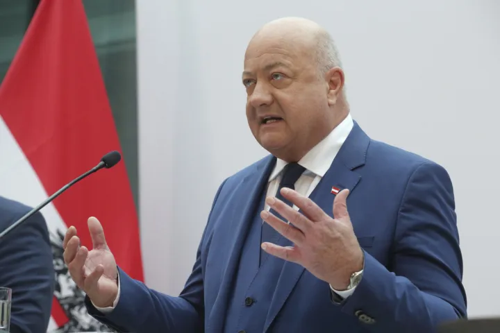 Αυστρία: Αύξηση της υποχρεωτικής στρατιωτικής θητείας, από έξι σε εννέα μήνες, προωθεί η κυβέρνηση
