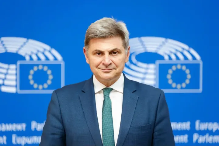 Ν. Φαραντούρης: Ζητά απ' την ΕΕ κατοχύρωση της πρόσβασης σε πόσιμο νερό ως δικαιώματος του ανθρώπου
