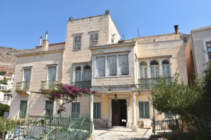 ΥΠΠΟ: Προστασία και ανάδειξη του Αρχοντικού Βουβάλη στην Κάλυμνο 