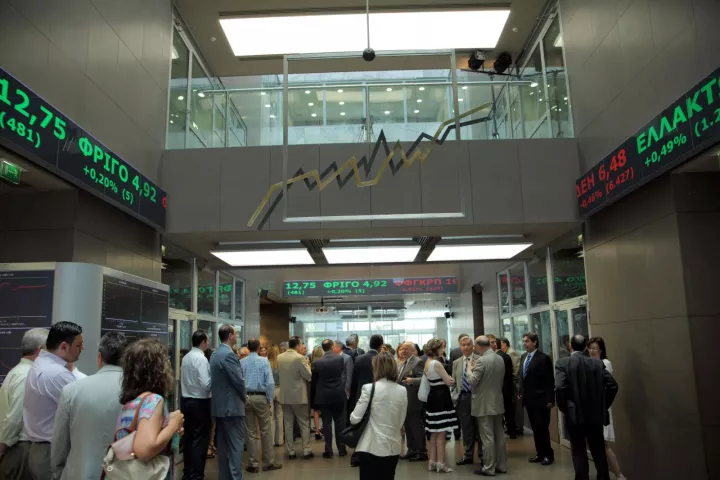 Με στήριγμα από την Coca Cola κράτησε τις 830 μονάδες το Χ.Α.