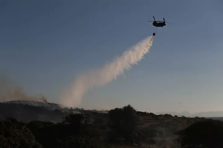 Φωτιά σε χαμηλή βλάστηση στα Λεγραινά Αττικής