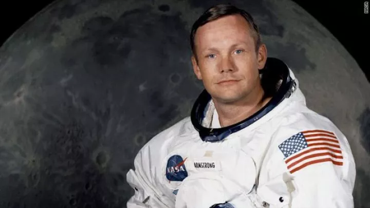 Σε πλειστηριασμό βγαίνει ο σάκος του Neil Armstrong από τη Σελήνη