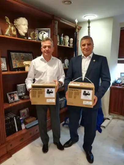 Ο ΙΣΑ δώρισε δύο απινιδωτές στο Δήμο Γεωργίου Καραϊσκάκη