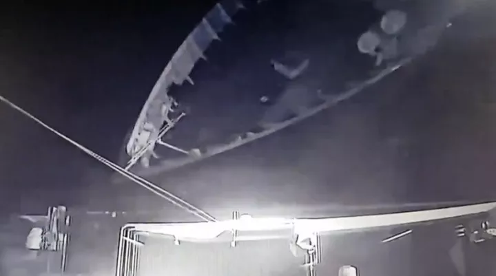 Νέες φωτογραφίες με τις ζημιές στο «Γαύδος» μετά τον εμβολισμό του στα Ιμια (Βίντεο)