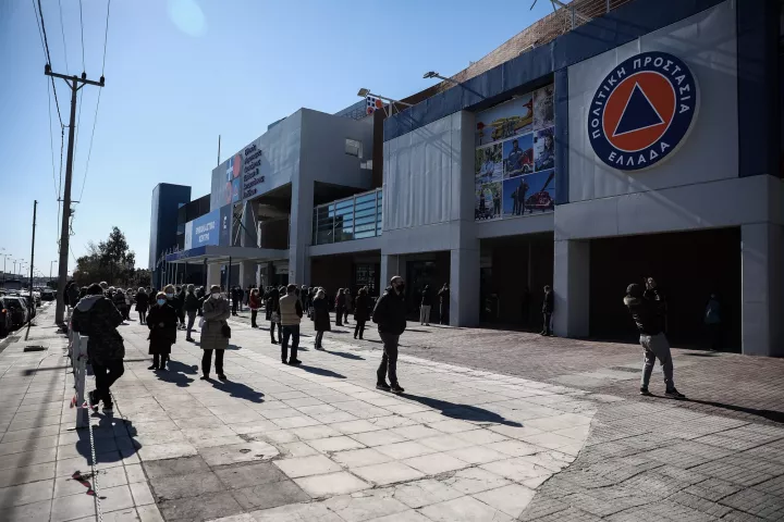 Κυβερνητικές πηγές: O Αλ. Τσίπρας υπονομεύει ανοιχτά τους εμβολιασμούς