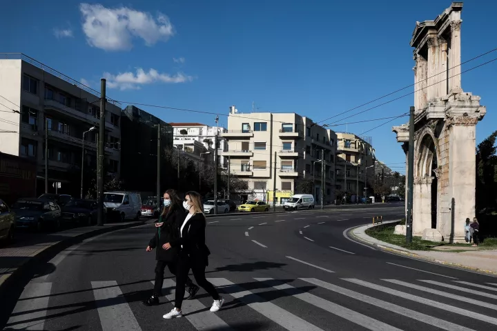 Στα «κόκκινα» η Αττική με 1.282 κρούσματα και 317 μολύνσεις στο κέντρο της Αθήνας