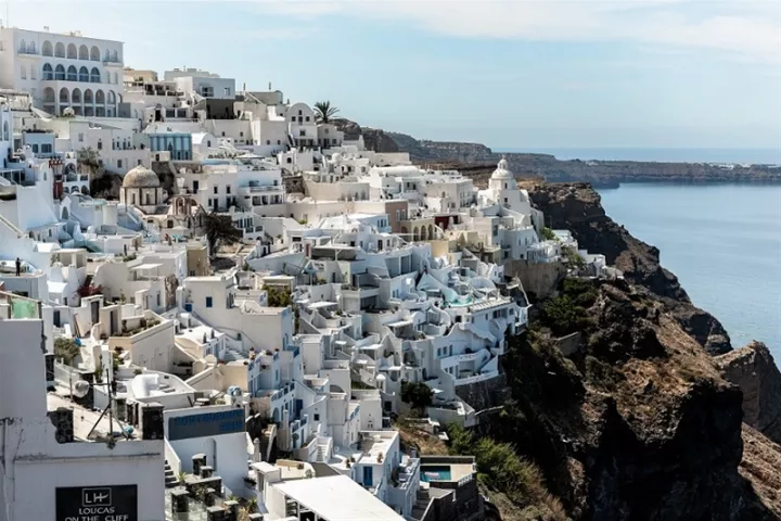 RND: Νικήτρια του καλοκαιριού η Ελλάδα μετά την τουριστική έκρηξη 