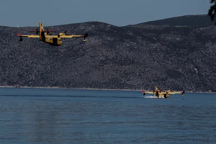 Πυρκαγιά στην Πρέβελη - Απομακρύνθηκαν κατασκηνωτές