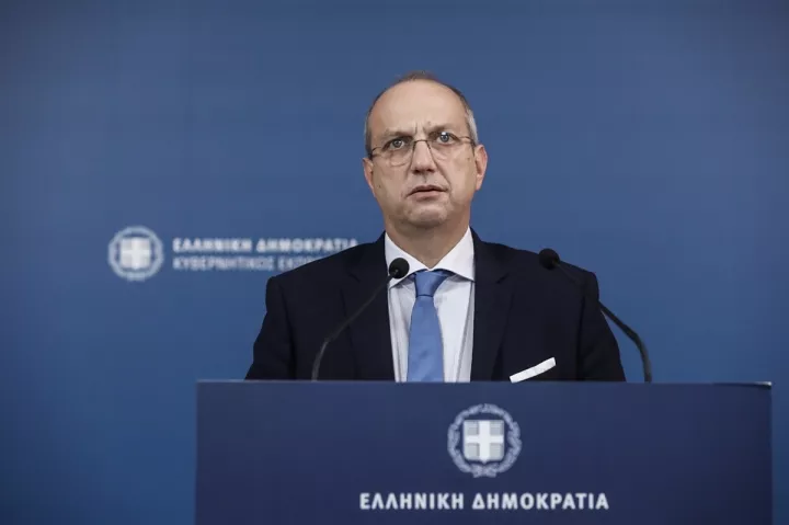 Live η ενημέρωση του κυβερνητικού εκπροσώπου