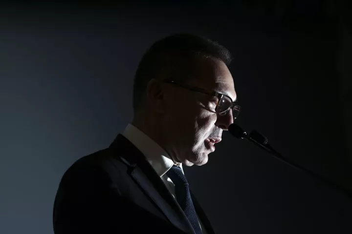 Ο «ενοχλητικός» κ. Στουρνάρας 
