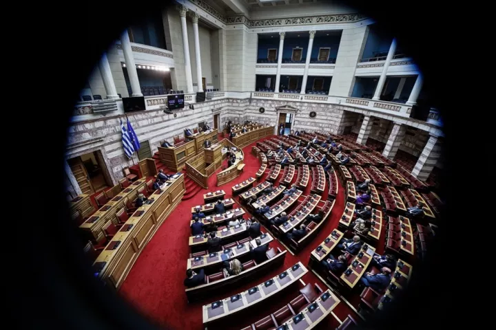 Ακρίτα προς ΣΥΡΙΖΑ: Γιατί ψηφίσατε κατά των ποινών για τους αρνητές γονείς;