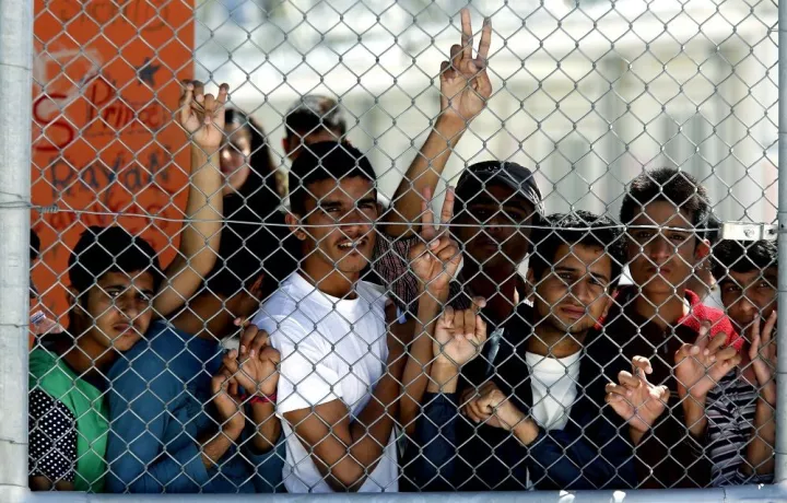 Νέα επεισόδια με μετανάστες στη Λέσβο, λίγες ώρες πριν την επίσκεψη Ban