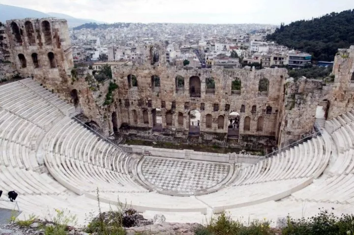 Ευθείες βολές κατά του αρχαιολογικού νόμου