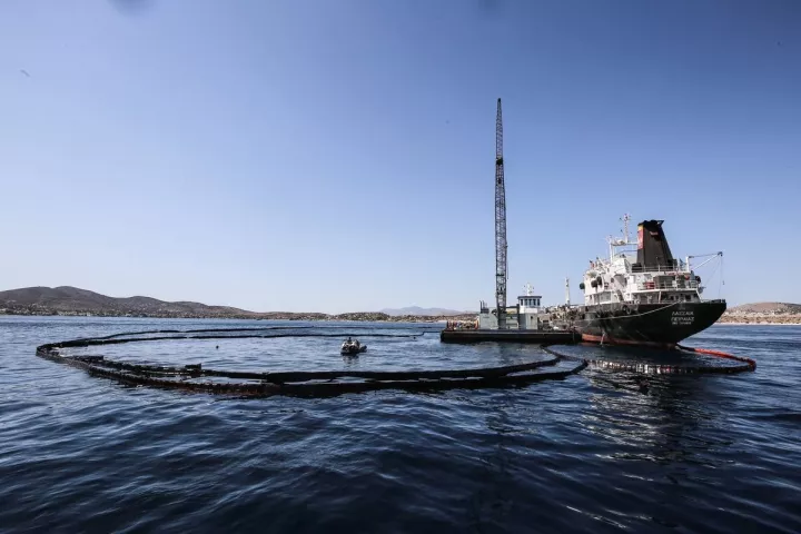 &#039;Έρευνες του Λιμενικού και στα καύσιμα του Blue Star Patmos