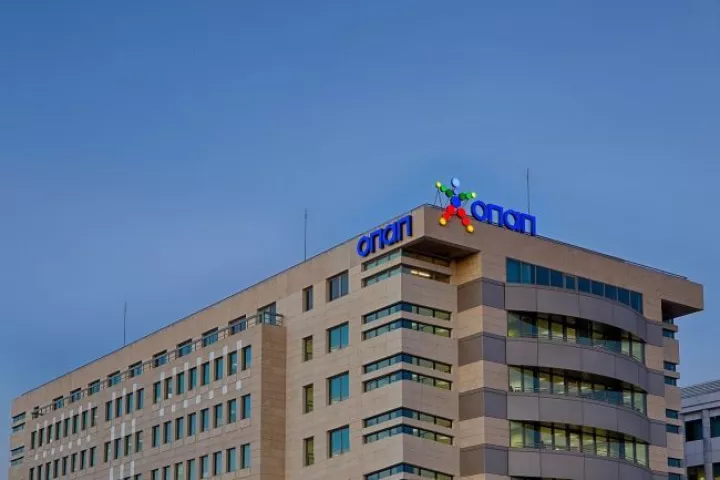 Κίνηση ματ του K. Κομάρεκ με δημόσια πρόταση για το 100% του ΟΠΑΠ