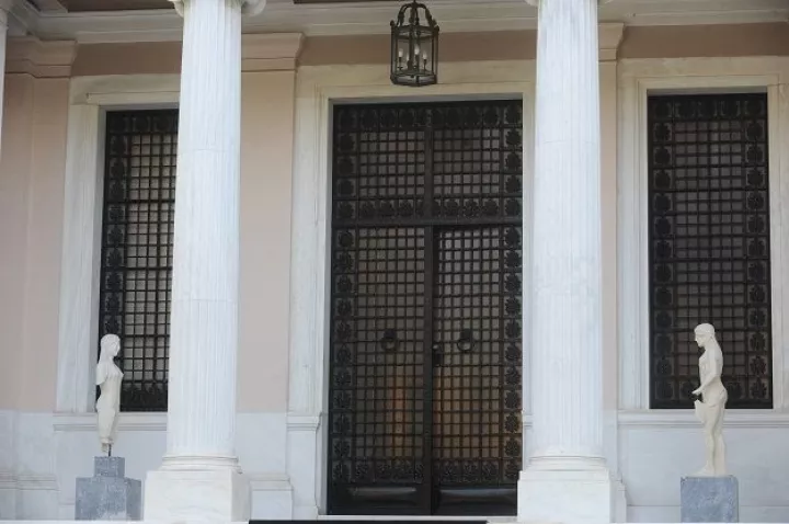 Στο Μέγαρο Μαξίμου οι υπουργοί Οικονομικών