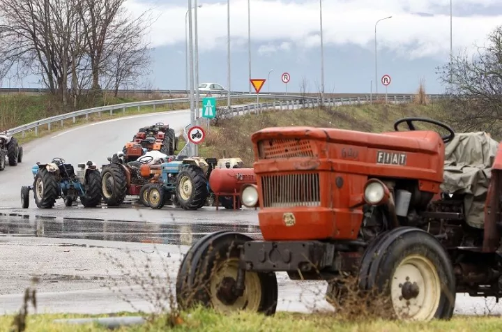 Η κυβέρνηση λόγω τρακτέρ, ανακάλυψε τη γοητεία του... ΚΟΚ!