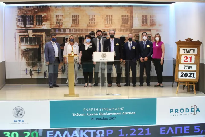 Κήρυξη έναρξης της συνεδρίασης στο  Χρηματιστήριο Αθηνών με αφορμή την εισαγωγή προς διαπραγμάτευση του εταιρικού της ομολόγου