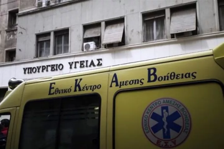 Θετικό στον κορονοϊό μέλος πληρώματος του ΕΚΑΒ - Σε καραντίνα 20 εργαζόμενοι