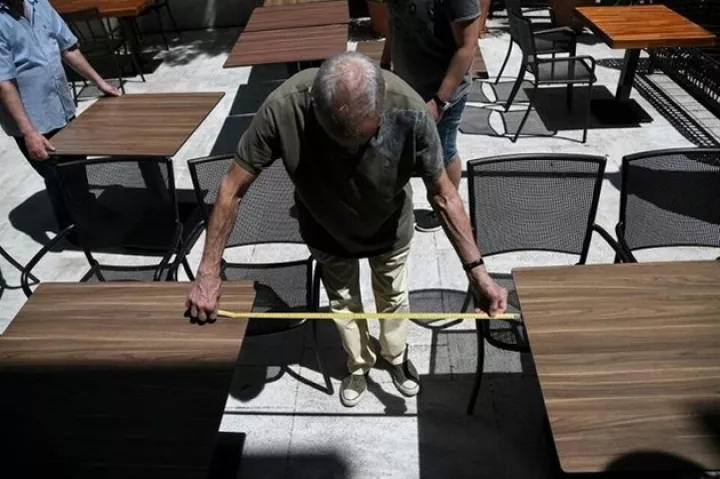 Ανοίγουν σήμερα οι εσωτερικοί χώροι της εστίασης - Οι κανόνες λειτουργίας