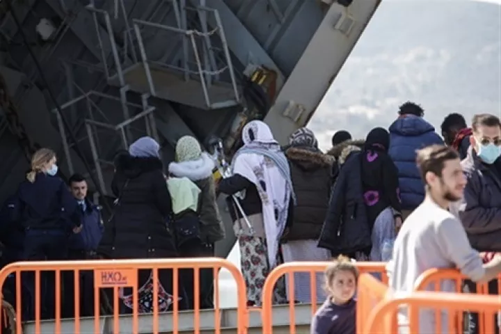 Σε κλειστά κέντρα της ενδοχώρας 1.560 μετανάστες από τα νησιά 