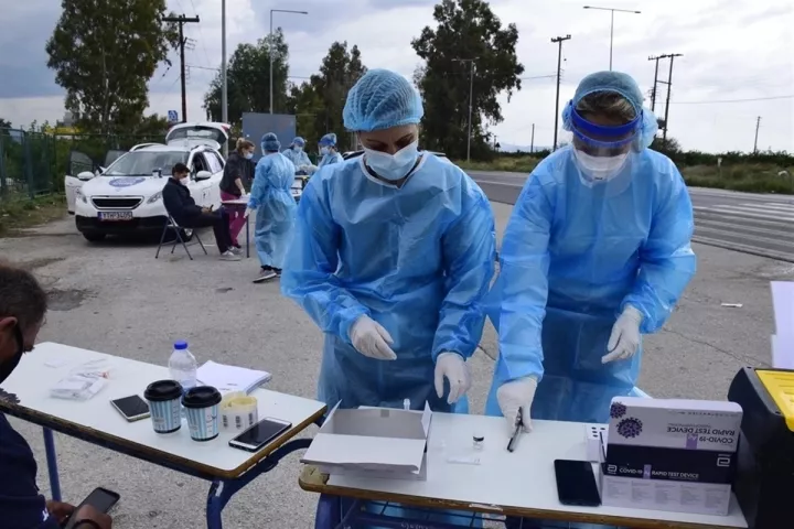 Από Δευτέρα η πλατφόρμα για τα μαζικά rapid tests - Αυστηρότερα τα τοπικά lockdown