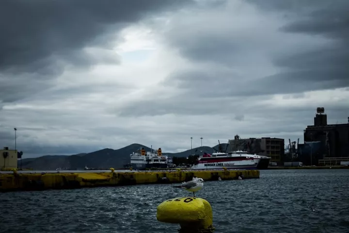 Προβλήματα λόγω ισχυρών ανέμων στις ακτοπλοϊκές συγκοινωνίες - Κλειστές οι γραμμές σε Ραφήνα και Λαύριο