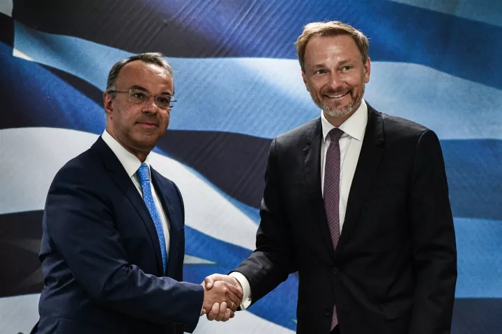 Σταϊκούρας με Λίντνερ: Η νέα κρίση πλήττει, αλλά δεν εκτρέπει την οικονομία από τους στόχους