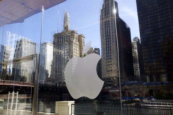 Apple: Η πρώτη εταιρεία που ξεπέρασε τα 3 τρισ. δολάρια σε αξία